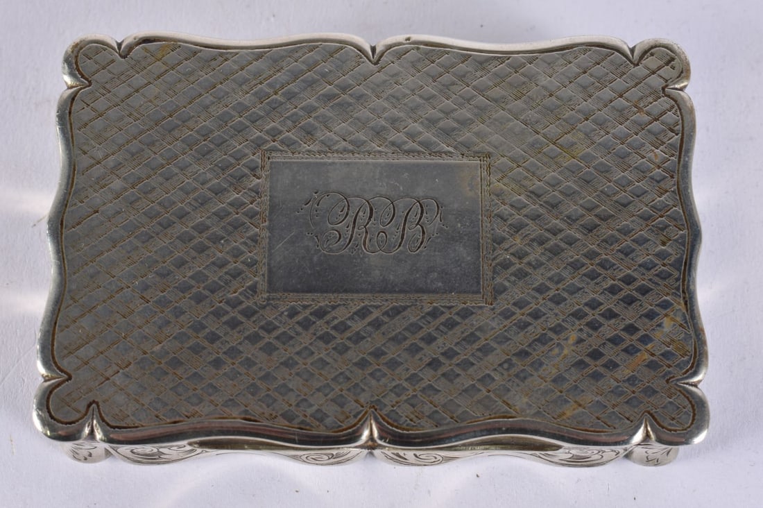 AN ANTIQUE SNUFF BOX. 9.5 cm x 6.5 cm. (1 of 6)