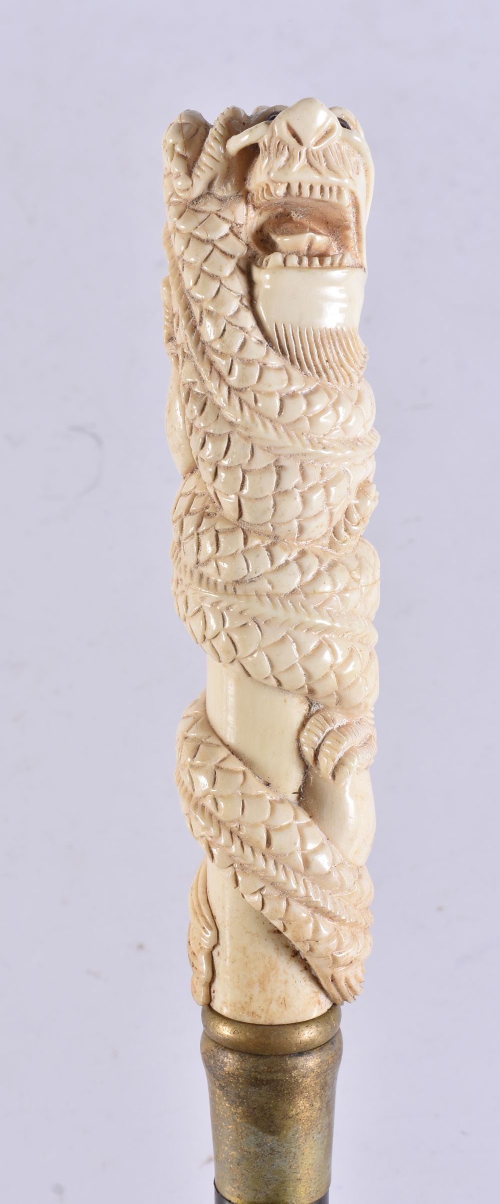 A CONTINENTAL CARVED BONE WALKING CANE. 90 cm long.: A CONTINENTAL CARVED BONE WALKING CANE. 90 cm long.