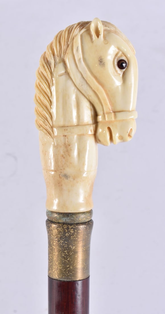 A CONTINENTAL CARVED BONE WALKING CANE. 90 cm long. (1 of 5)