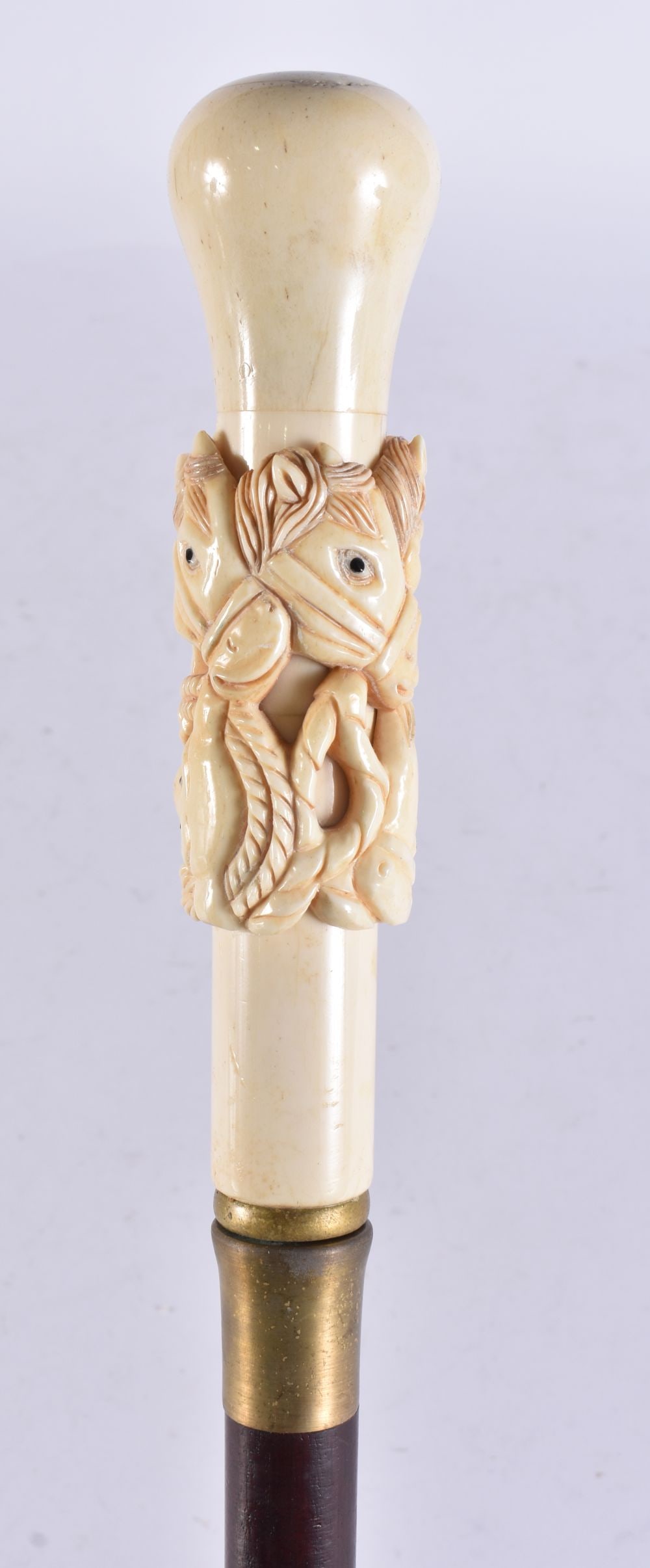 A CONTINENTAL CARVED BONE WALKING CANE. 90 cm long.: A CONTINENTAL CARVED BONE WALKING CANE. 90 cm long.