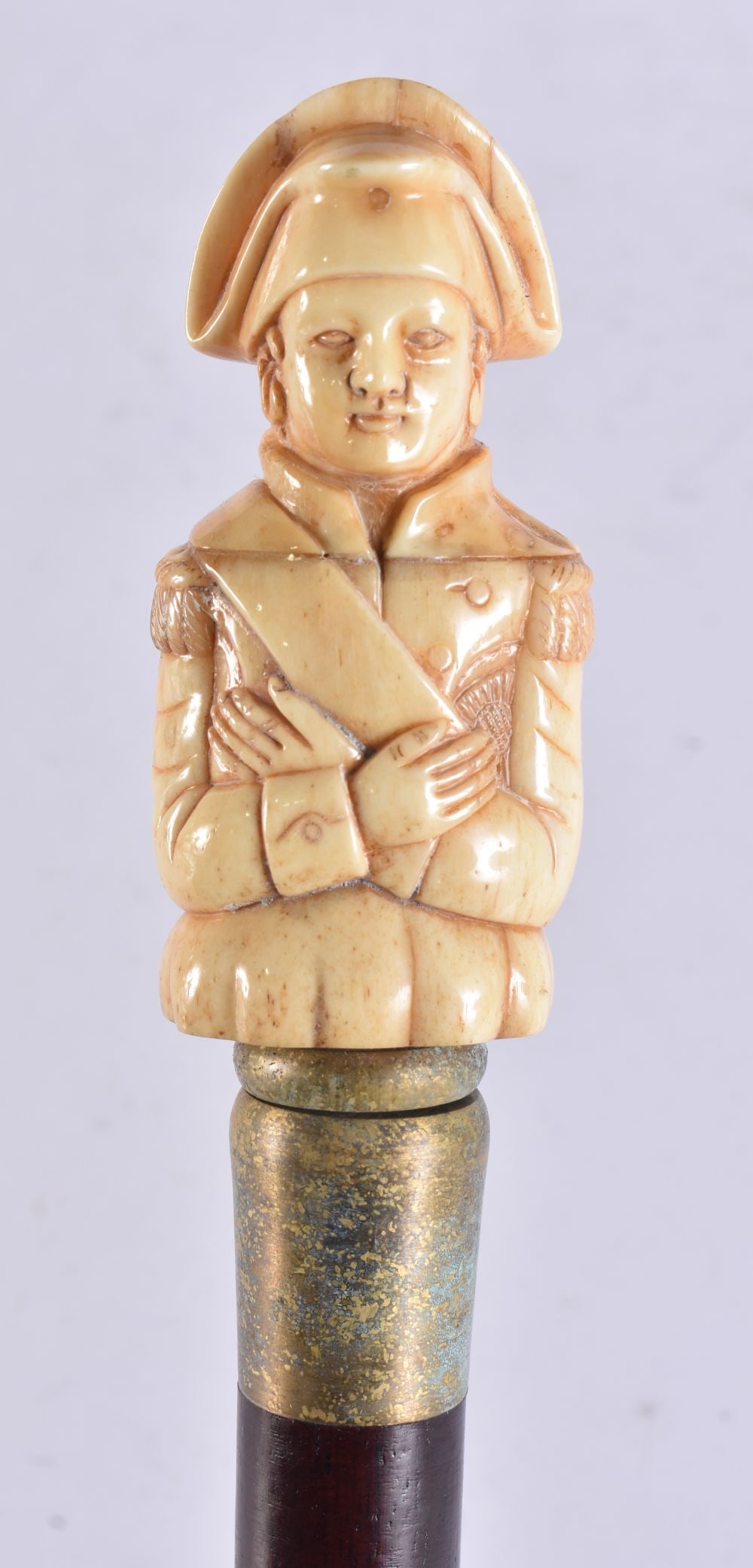 A CONTINENTAL CARVED BONE WALKING CANE. 90 cm long. (1 of 4)