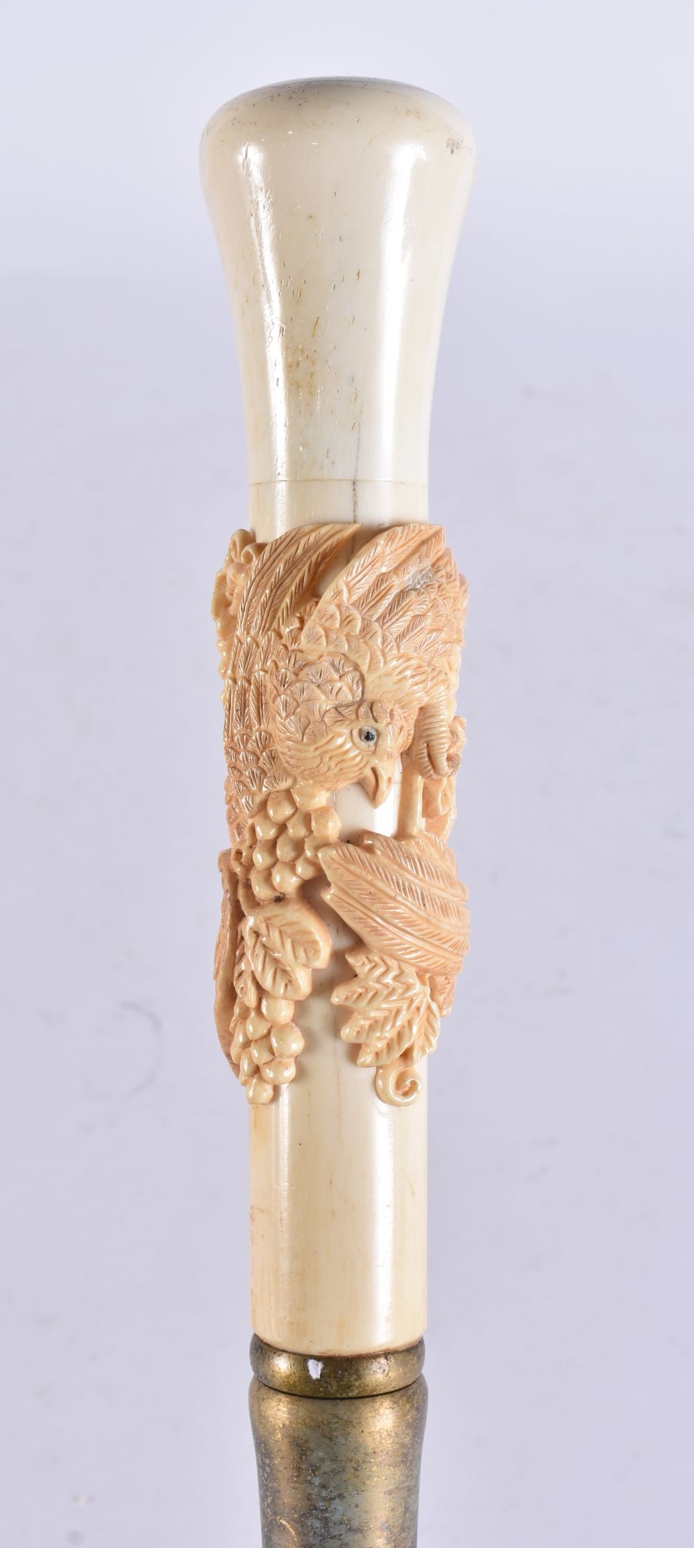 A CONTINENTAL CARVED BONE WALKING CANE. 90 cm long. (1 of 4)