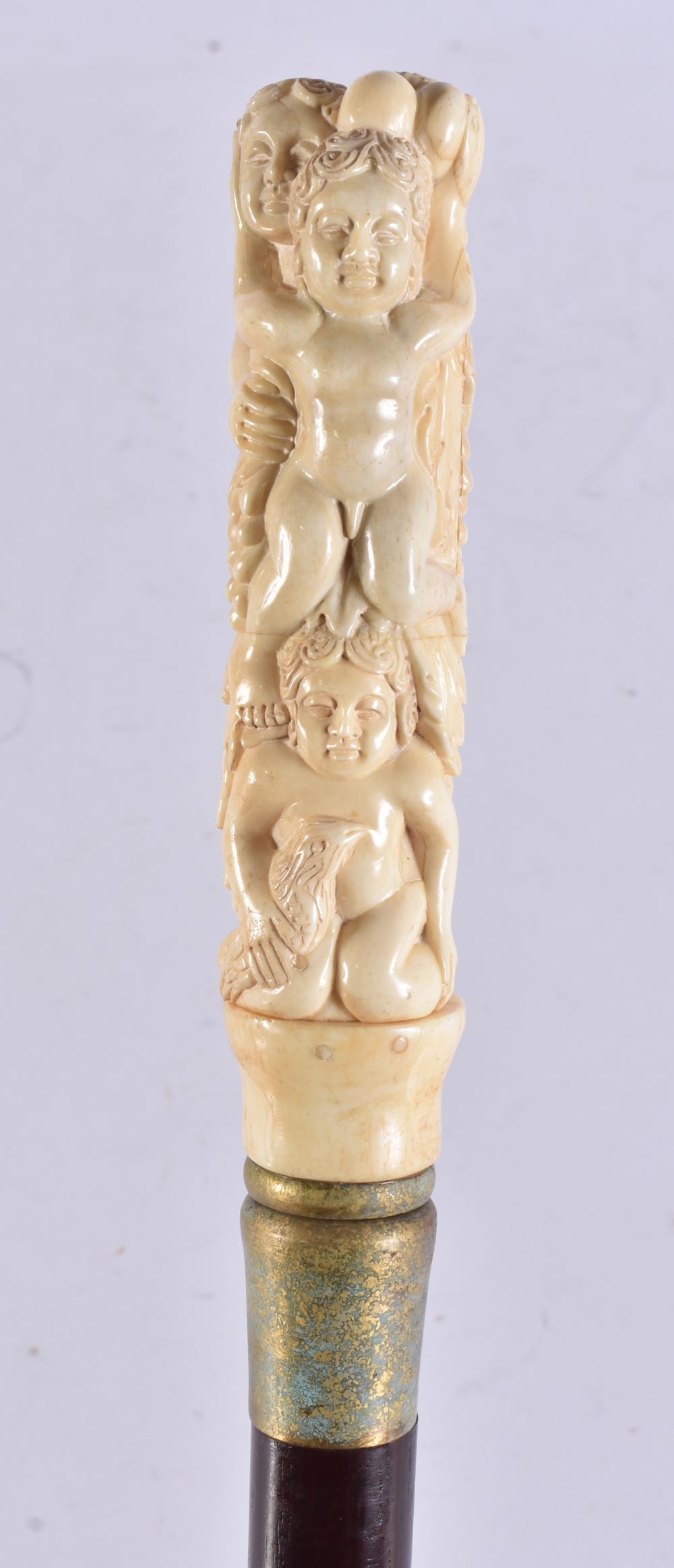 A CONTINENTAL CARVED BONE WALKING CANE. 90 cm long.: A CONTINENTAL CARVED BONE WALKING CANE. 90 cm long.