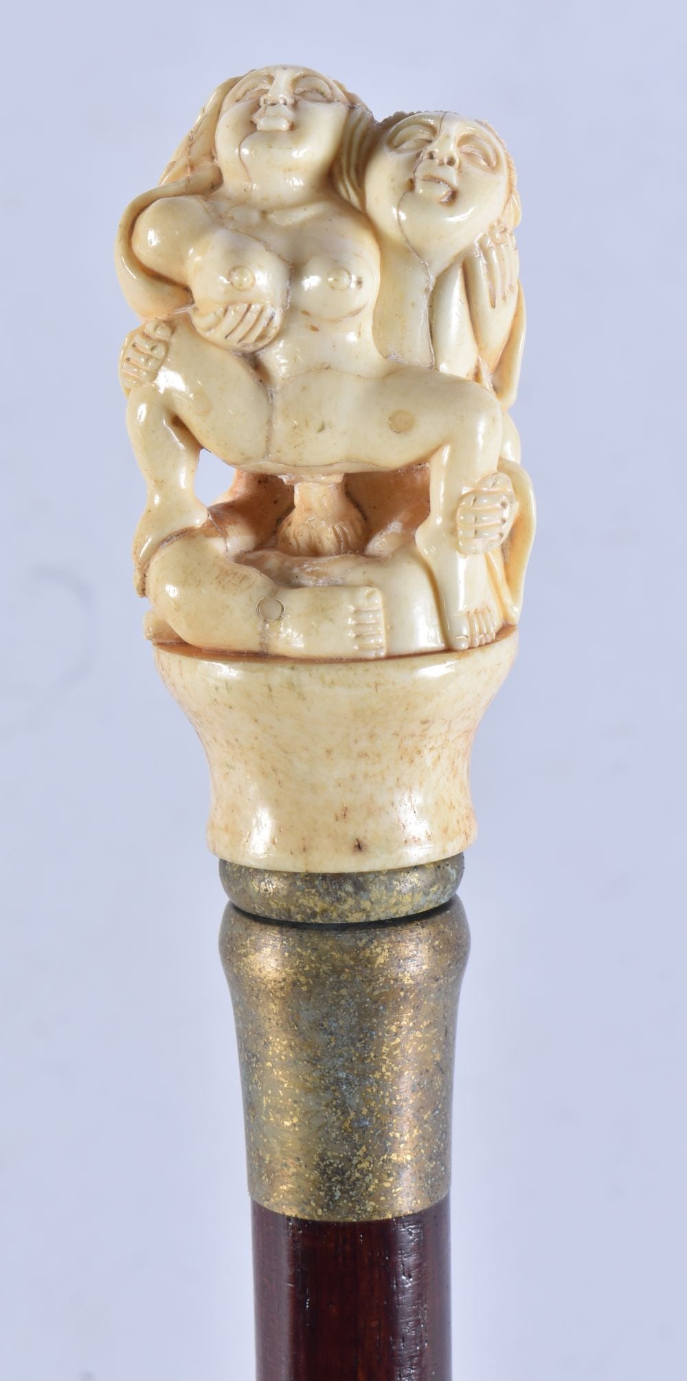 A CONTINENTAL CARVED BONE WALKING CANE. 90 cm long. (1 of 4)