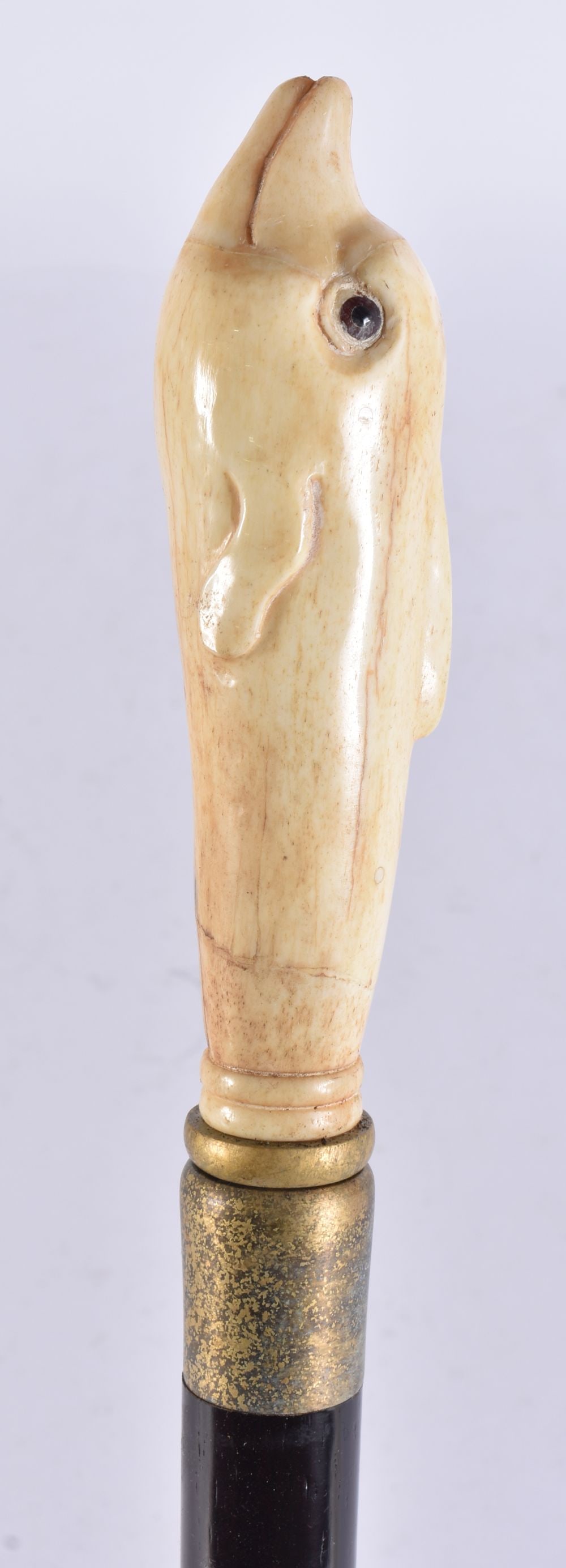 A CONTINENTAL CARVED BONE WALKING CANE. 90 cm long.: A CONTINENTAL CARVED BONE WALKING CANE. 90 cm long.