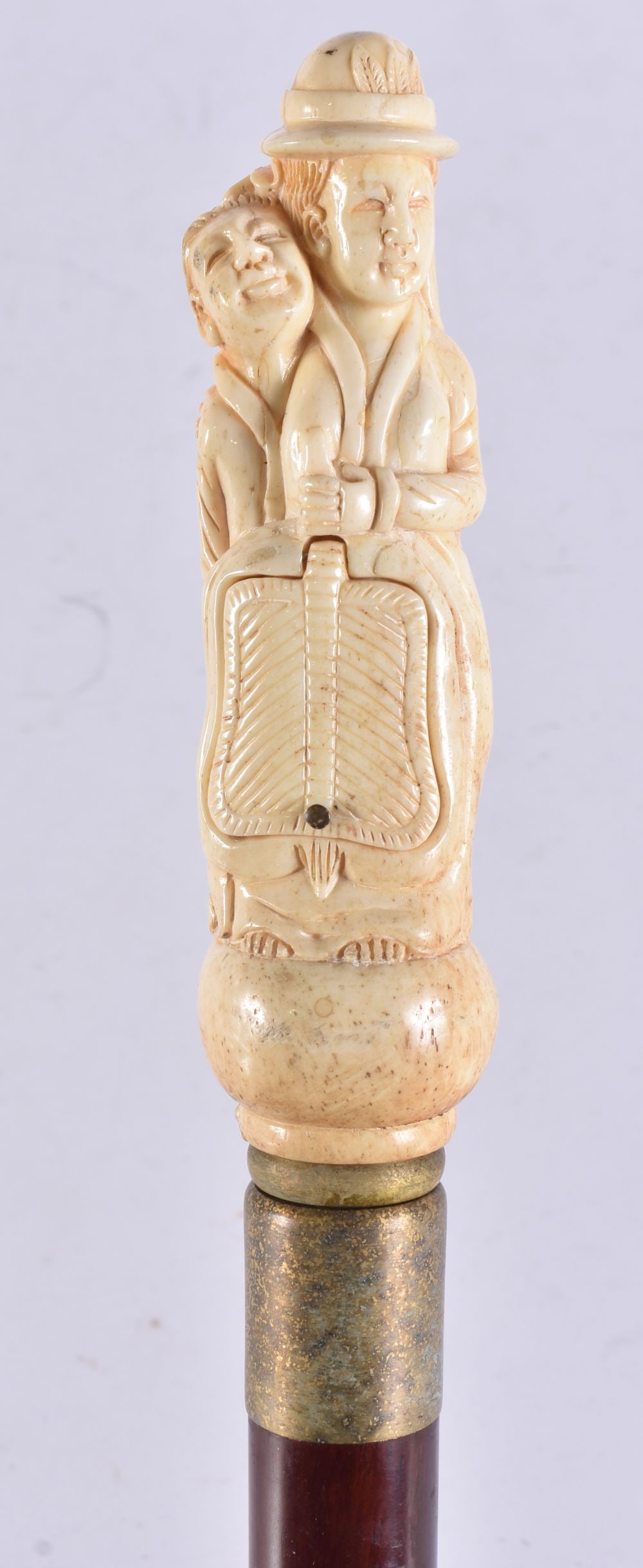 A CONTINENTAL CARVED BONE WALKING CANE. 90 cm long. (1 of 5)