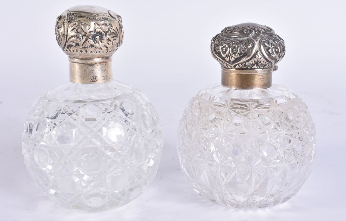 TWO ANTIQUE SILVER MOUNTED GLASS SCENT BOTTLE. Largest 11.5 cm high. (2) (1 of 5)