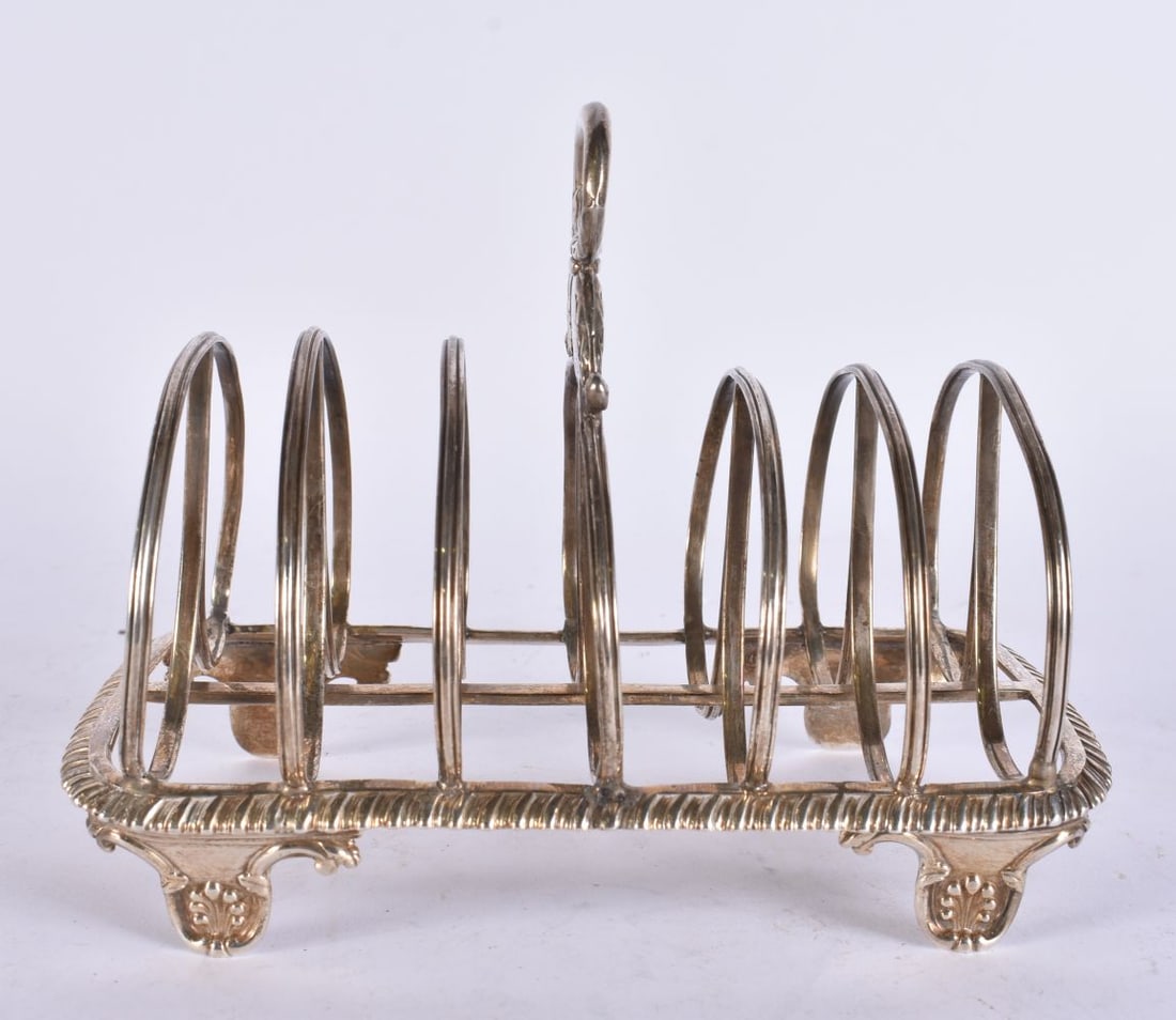 AN EARLY 19TH CENTURY ENGLISH SILVER TOAST RACK. 290 grams. 15 cm wide. (1 of 6)