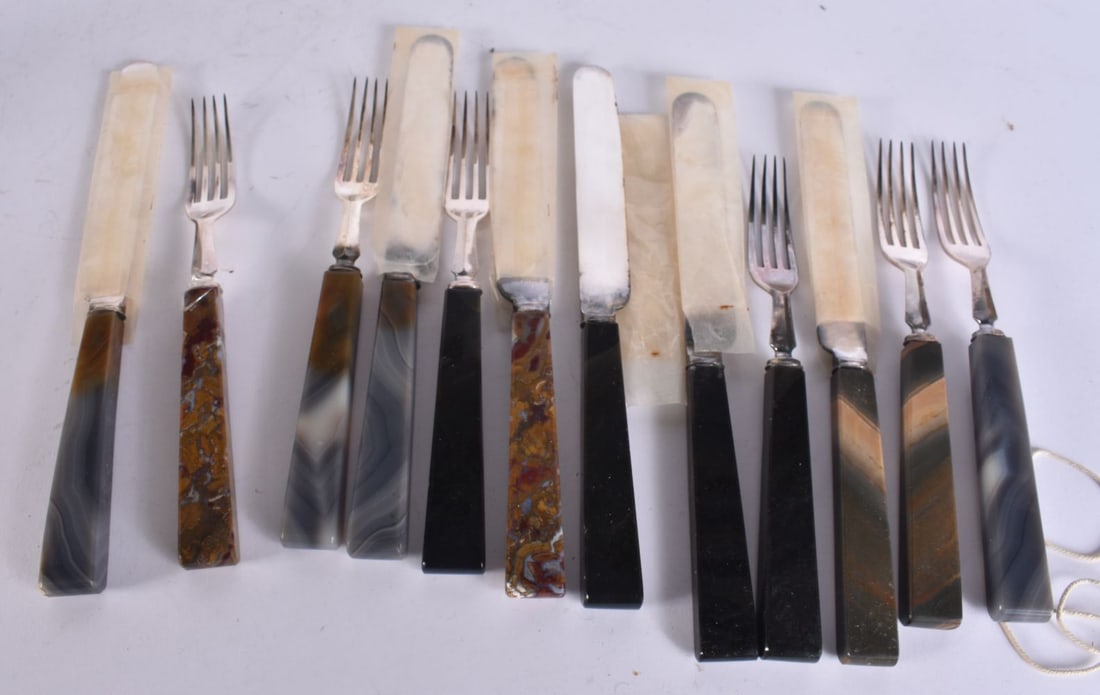 A GROUP OF 19TH CENTURY AGATE HANDLED CUTLERY. 21 cm long. (qty) (1 of 4)