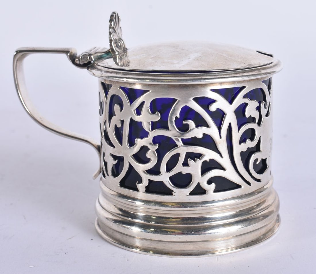 AN ANTIQUE SILVER MUSTARD POT. Silver 132 grams. 10 cm wide. (1 of 6)