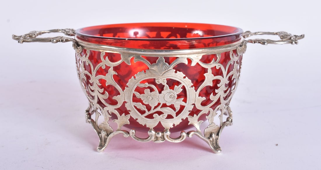 AN ANTIQUE SILVER RUBY GLASS SUGAR BASIN. Silver 114 grams. 15.5 cm wide. (1 of 6)