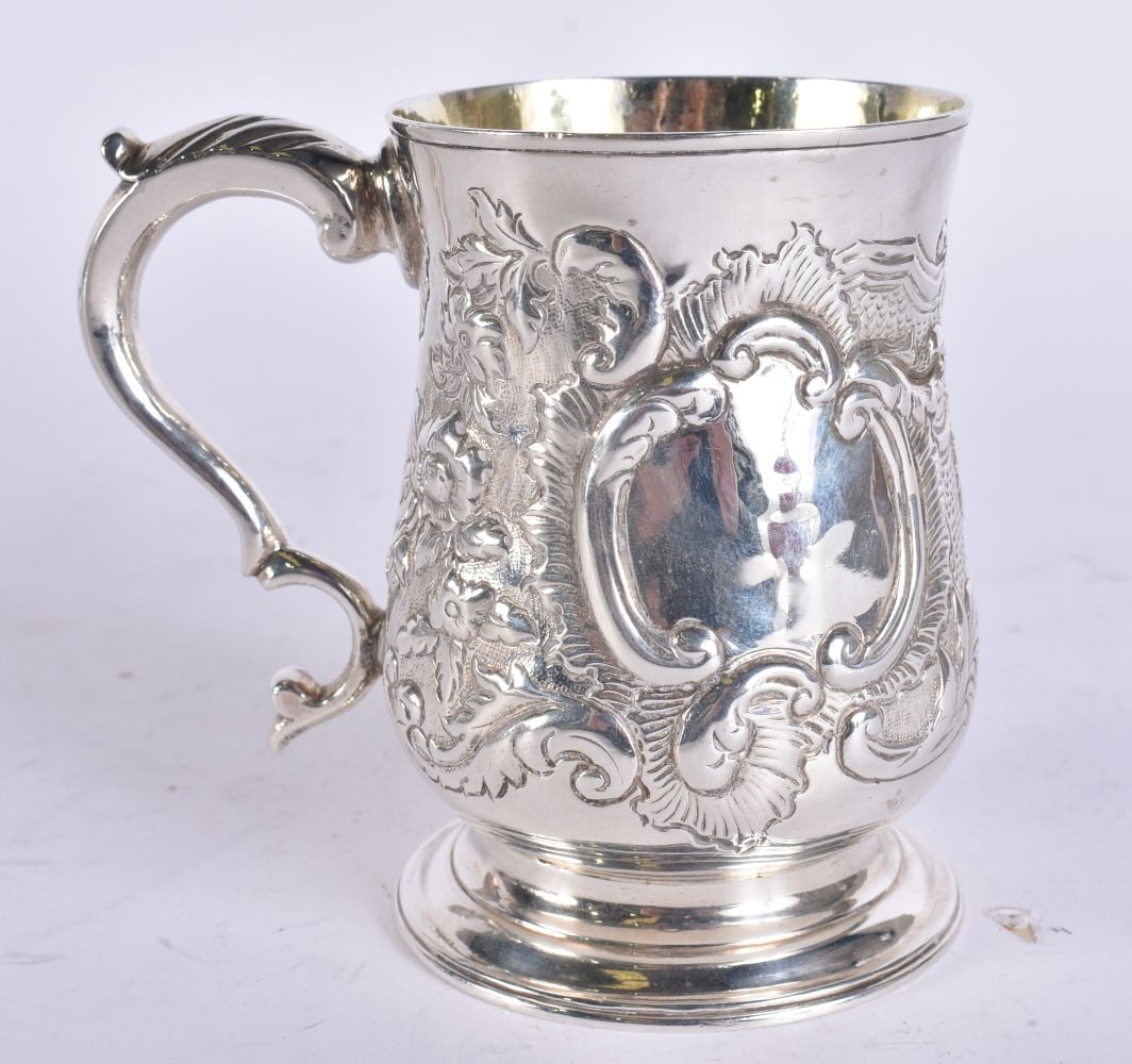 A GEORGE III SILVER CHRISTENING MUG. 171 grams. 9.5 cm high. (1 of 6)