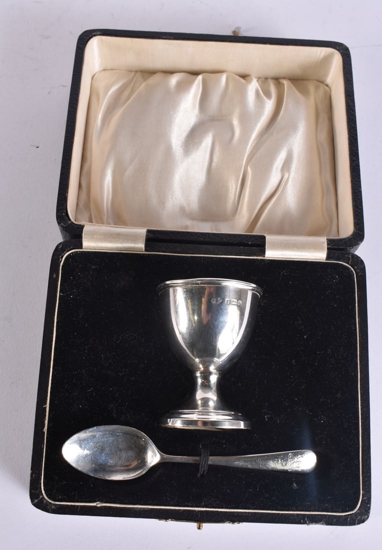A SILVER CHRISTENING SET. 36 grams. (2): A SILVER CHRISTENING SET. 36 grams. (2)