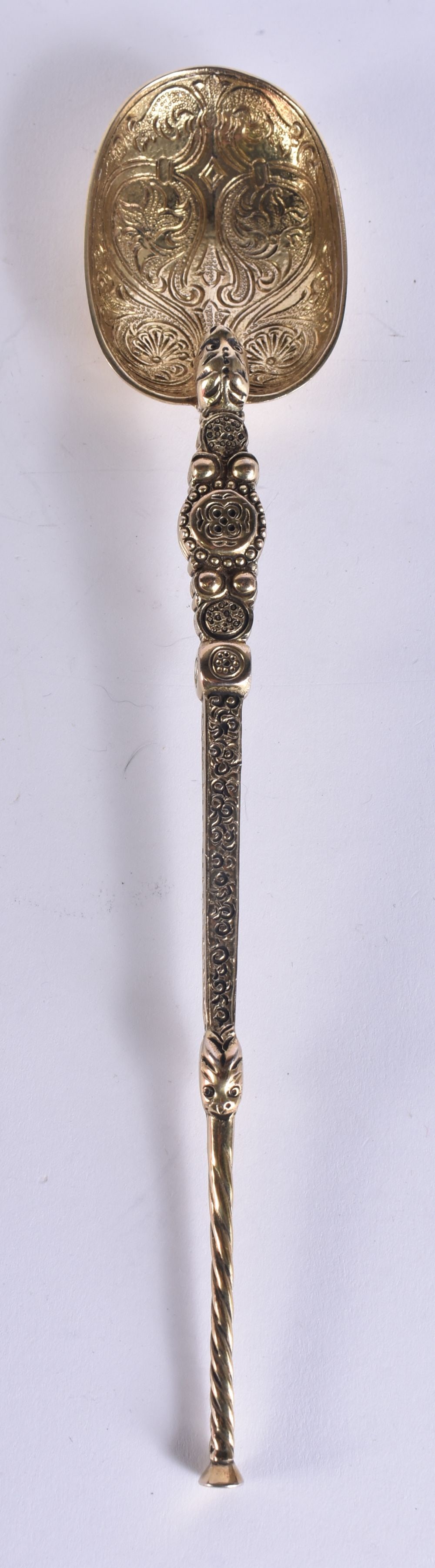 A MATCHED PAIR OF VICTORIAN DESSERT SPOONS with shell motifs. 203 grams. 21.5 cm long. (1 of 5)