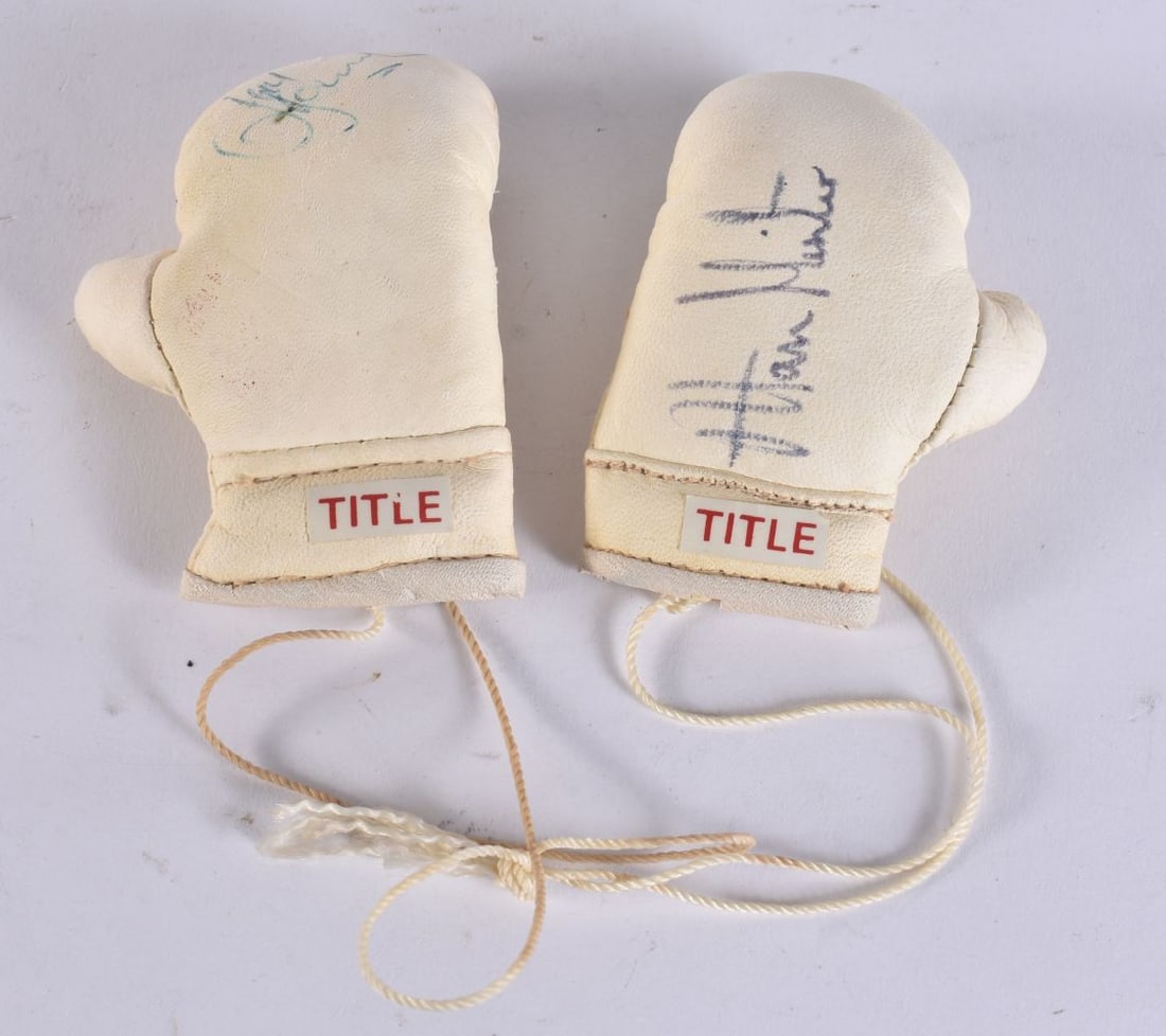A PAIR OF MINIATURE BOXING GLOVES signed by J H Stracey and Alan Minter. 8.5 cm long. (1 of 4)