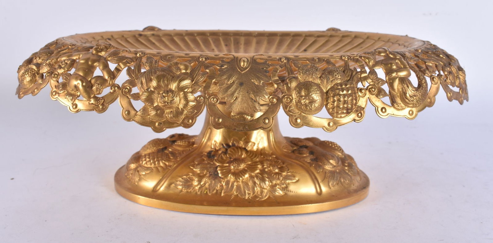 AN ANTIQUE YELLOW METAL PIERCED PEDESTAL DISH. 30 cm x 18 cm. (1 of 5)