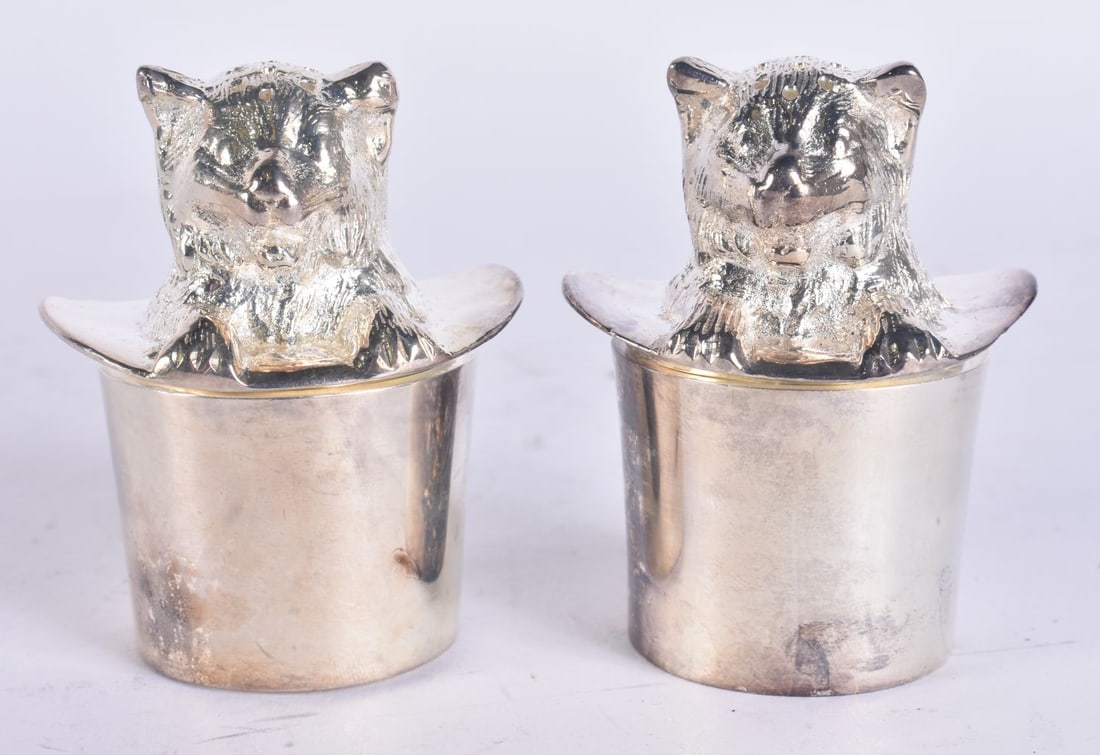 A PAIR OF SILVER PLATED NOVELTY CAT CONDIMENTS. 8 cm high. (1 of 4)