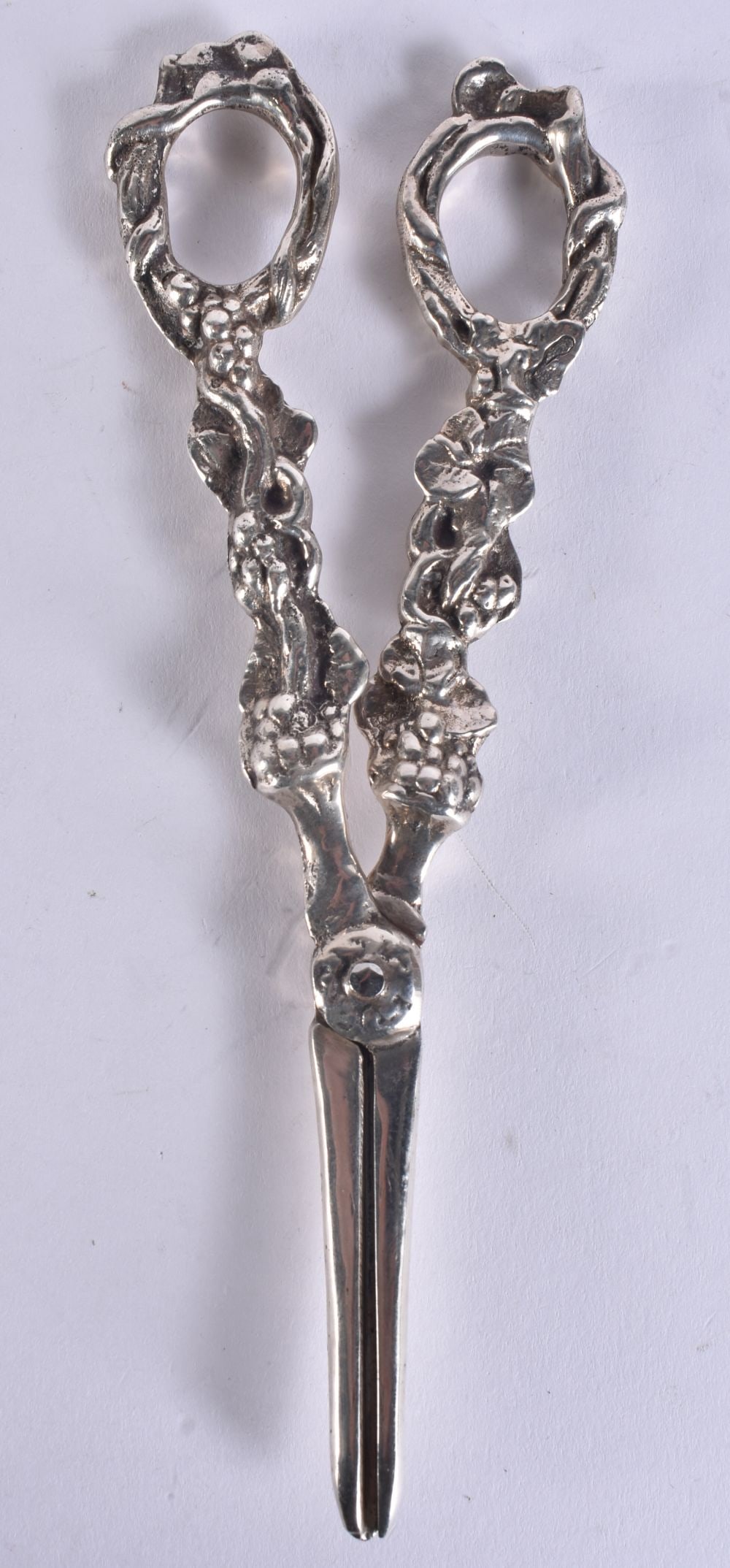 A PAIR OF SILVER GRAPE SCISSORS. 135 grams. 16 cm long. (1 of 4)