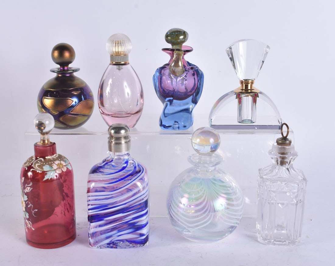 A COLLECTION OF EIGHT ART GLASS SCENT BOTTLES. (8) (1 of 5)
