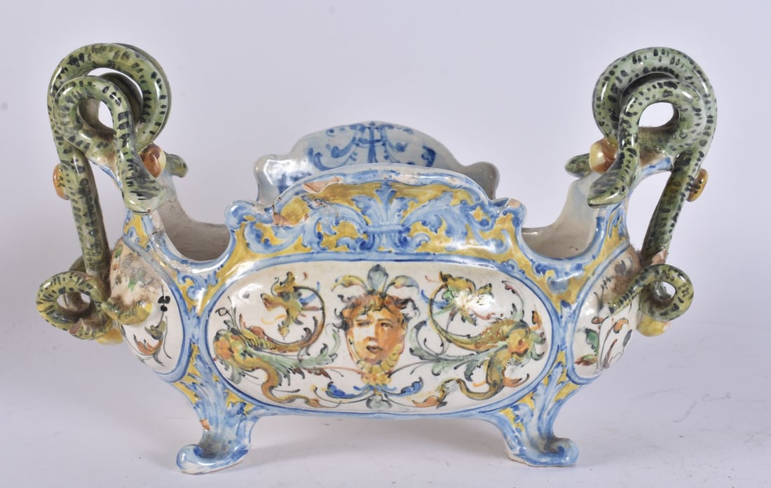 A 19TH CENTURY ITALIAN MAJOLICA TWIN HANDLED BOWL. 21.5 cm wide. (1 of 5)
