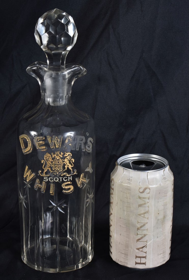 A DEWARS SCOTTISH WHISKEY DECANTER AND STOPPER. 27 cm high. (1 of 5)