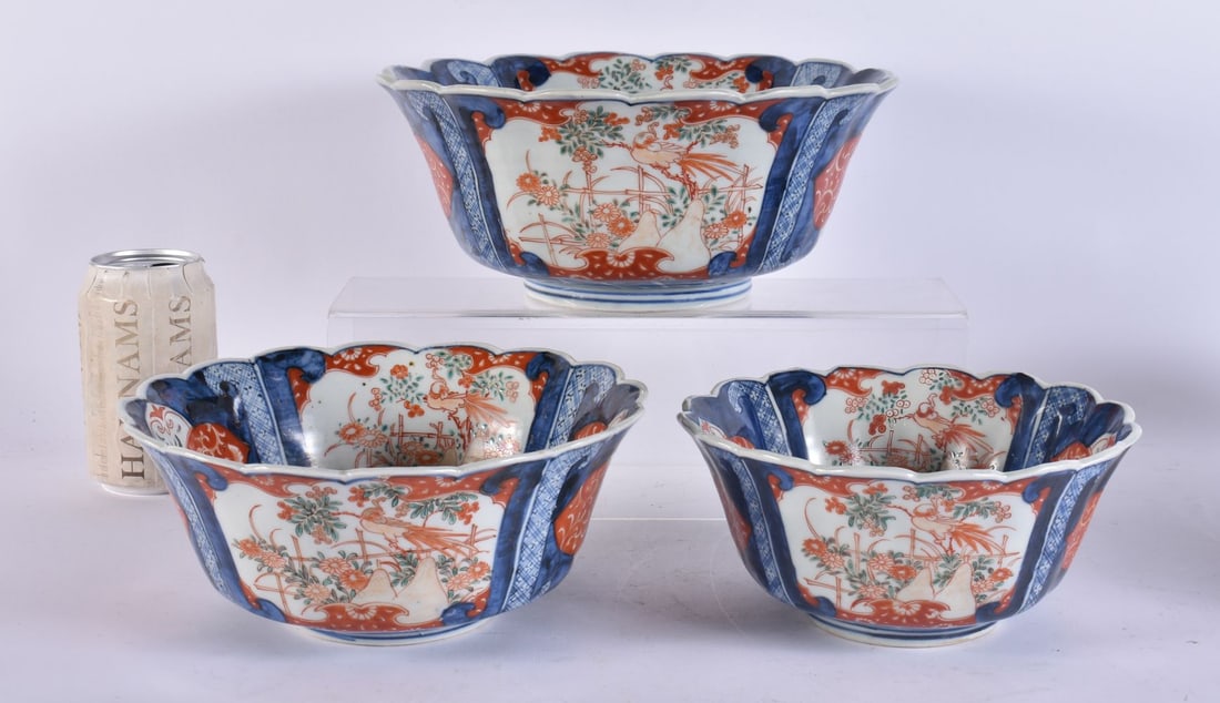 A SET OF THREE 19TH CENTURY JAPANESE MEIJI PERIOD IMARI PORCELAIN BOWLS of graduated form. Largest 2 (1 of 5)