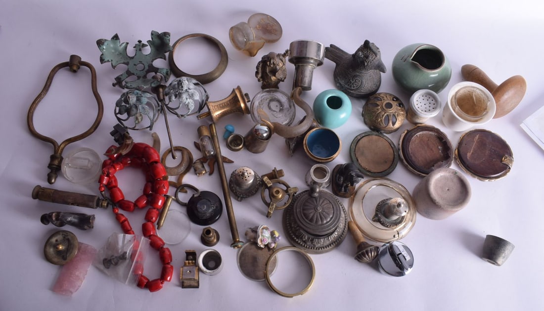 ASSORTED COLLECTABLES. (qty) (1 of 4)