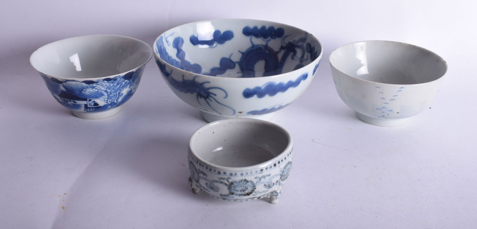 A 17TH/18TH CENTURY CHINESE BLUE AND WHITE PORCELAIN DRAGON BOWL etc. Largest 17 cm wide. (4) (1 of 3)