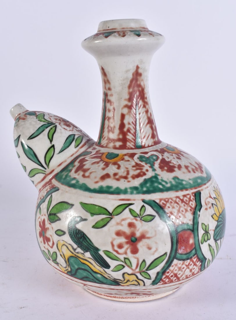 A CHINESE WUCAI PORCELAIN KENDI painted with birds and flowers. 22 cm high.: A CHINESE WUCAI PORCELAIN KENDI painted with birds and flowers. 22 cm high.