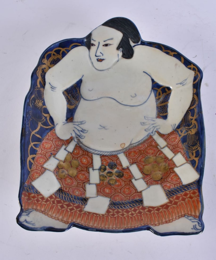 A RARE 19TH CENTURY JAPANESE MEIJI PERIOD IMARI SUMO WRESTLER DISH. 27.5 cm x 18 cm. (1 of 4)