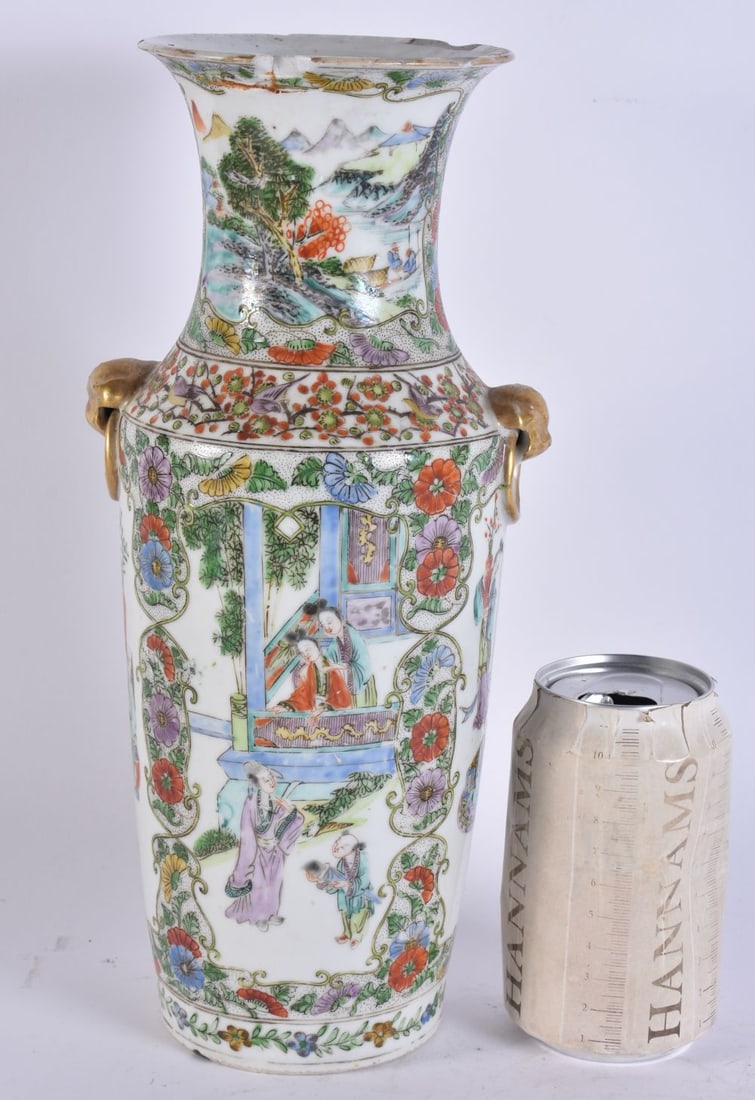 A LARGE 19TH CENTURY CHINESE FAMILLE VERTE PORCELAIN VASE Qing. 30 cm high. (1 of 7)