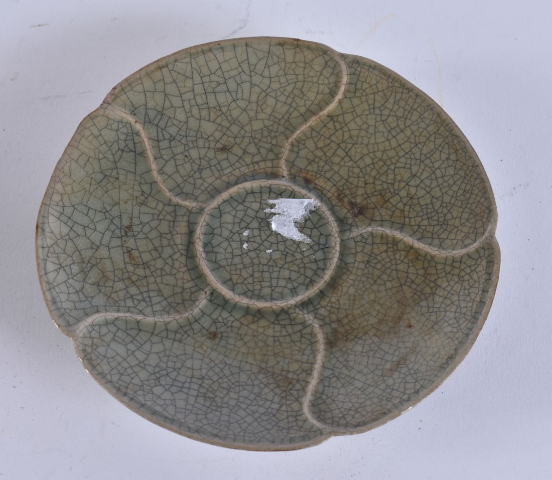 A CHINESE CRACKLE GLAZED CELADON DISH. 13 cm wide. (1 of 3)