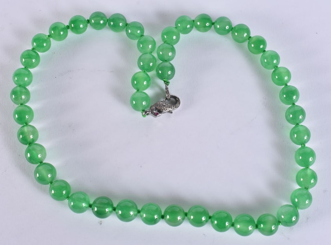 A CHINESE DIAMOND CLASP JADE NECKLACE. 56 cm long. (1 of 3)