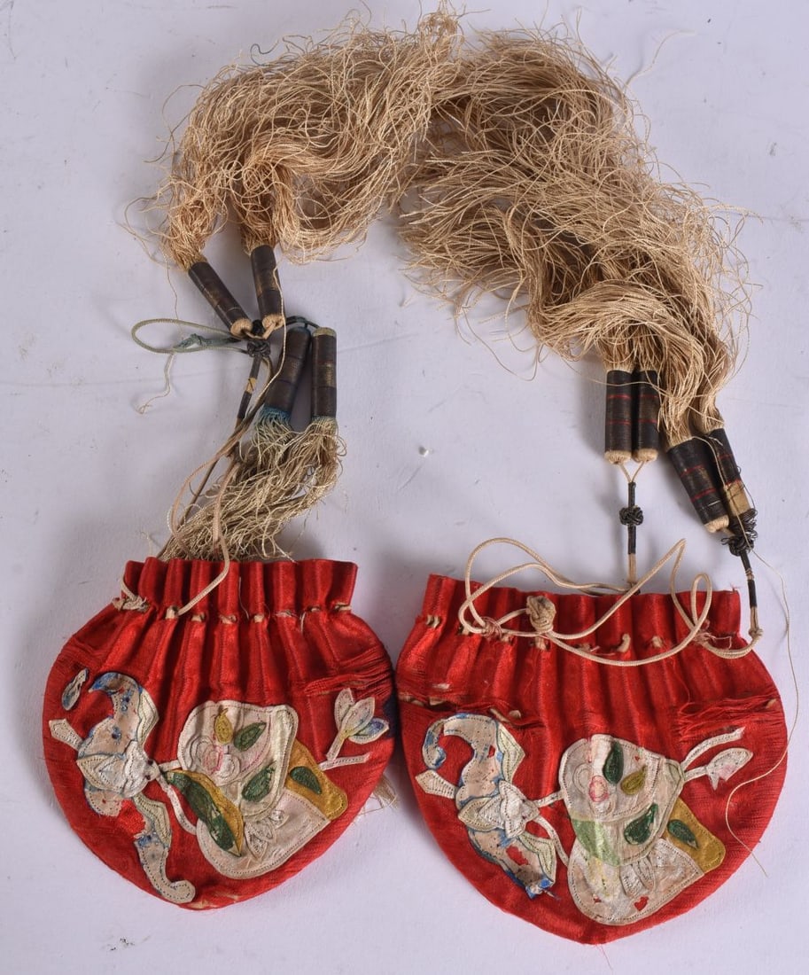 A PAIR OF LATE 19TH CENTURY CHINESE SILK EMBROIDERED POUCHES. 8 cm x 8 cm. (1 of 4)