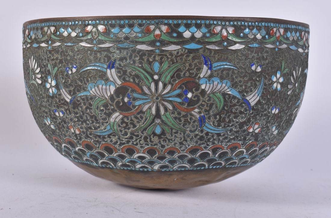 A LATE 19TH CENTURY CHINESE ENAMELLED COPPER ALLOY BOWL decorated with flowers. 19 cm wide. (1 of 4)