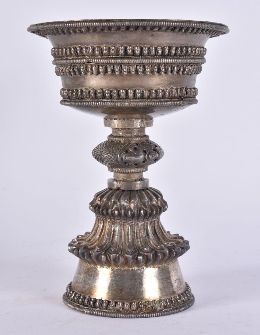 A 19TH CENTURY TIBETAN SILVER CUP LAMP. 333 grams. 15 cm x 11 cm.: A 19TH CENTURY TIBETAN SILVER CUP LAMP. 333 grams. 15 cm x 11 cm.