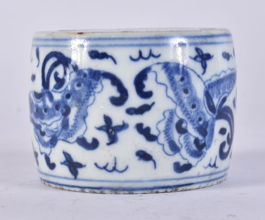 A CHINESE BLUE AND WHITE PORCELAIN WATER DROPPER. 7.5 cm wide. (1 of 3)