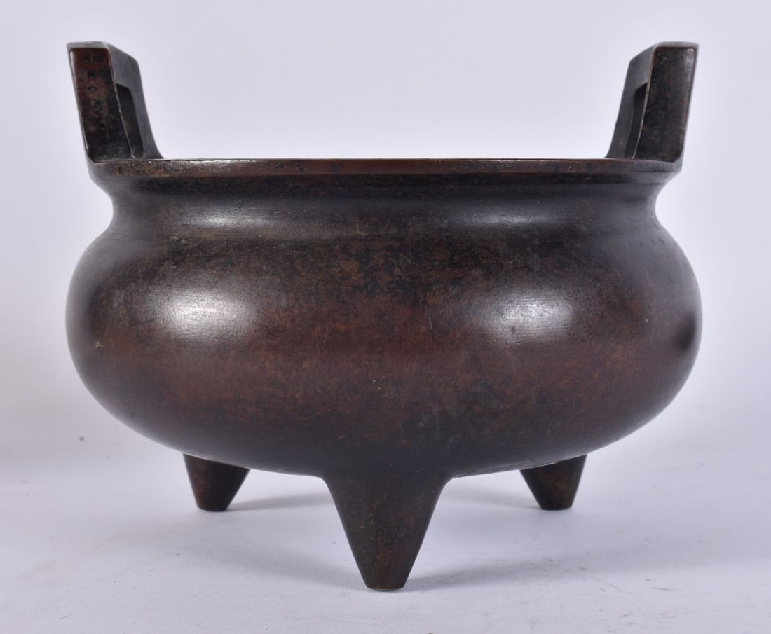 A CHINESE TWIN HANDLED BRONZE CENSER. 16 cm wide, internal width 12 cm. (1 of 4)