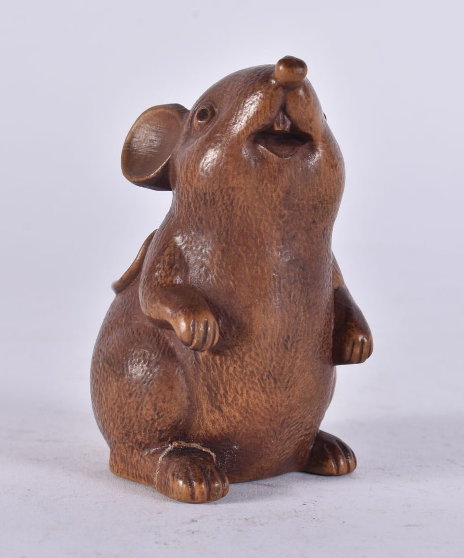 A JAPANESE CARVED RAT. 7 cm x 4.5 cm. (1 of 3)