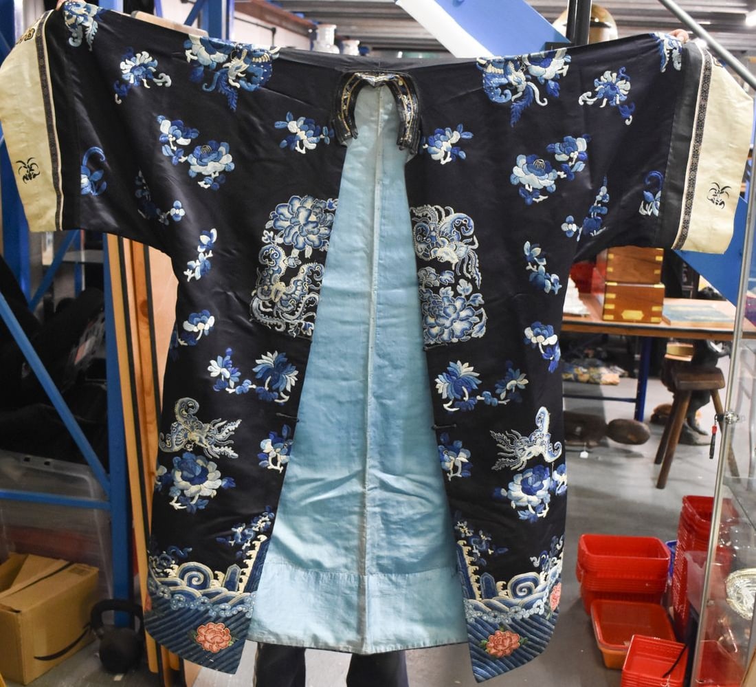 A LATE 19TH CENTURY CHINESE MIDNIGHT BLUE SILK EMBROIDERED ROBE Late Qing. 110 cm x 132 cm.: A LATE 19TH CENTURY CHINESE MIDNIGHT BLUE SILK EMBROIDERED ROBE Late Qing. 110 cm x 132 cm.