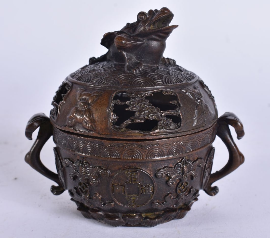 A JAPANESE BRONZE CENSER AND COVER. 8 cm wide. (1 of 5)