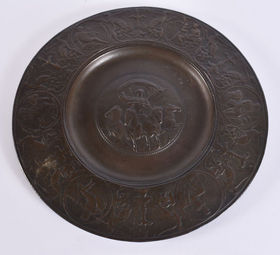 AN ANTIQUE EUROPEAN GRAND TOUR BRONZE DISH. 18 cm wide.: AN ANTIQUE EUROPEAN GRAND TOUR BRONZE DISH. 18 cm wide.