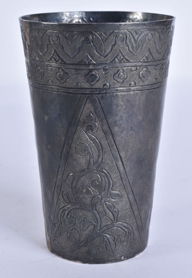 AN ANTIQUE CONTINENTAL SILVER GOBLET. 85 grams. 10.5 cm high. (1 of 4)