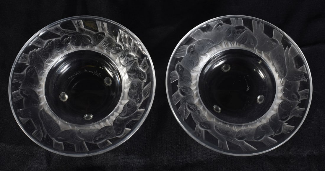 A PAIR OF FRENCH LALIQUE GLASS BIRD DISHES. 9.5 cm wide.: A PAIR OF FRENCH LALIQUE GLASS BIRD DISHES. 9.5 cm wide.
