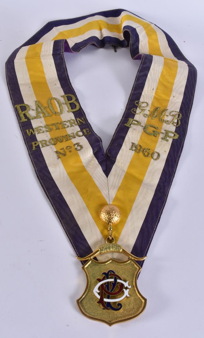 A MASONIC ROYAL ORDER OF THE BUFFALOS WESTERN PROVINCE SASH with attached enamelled medallion. 108 c (1 of 6)