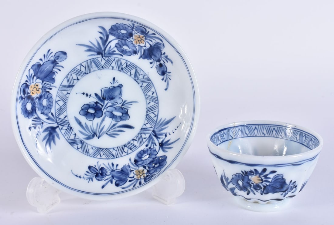 AN UNUSUAL 18TH CENTURY ENGLISH ENAMELLED GLASS TEABOWL AND SAUCER painted with flowers. 10.5 cm wid (1 of 7)