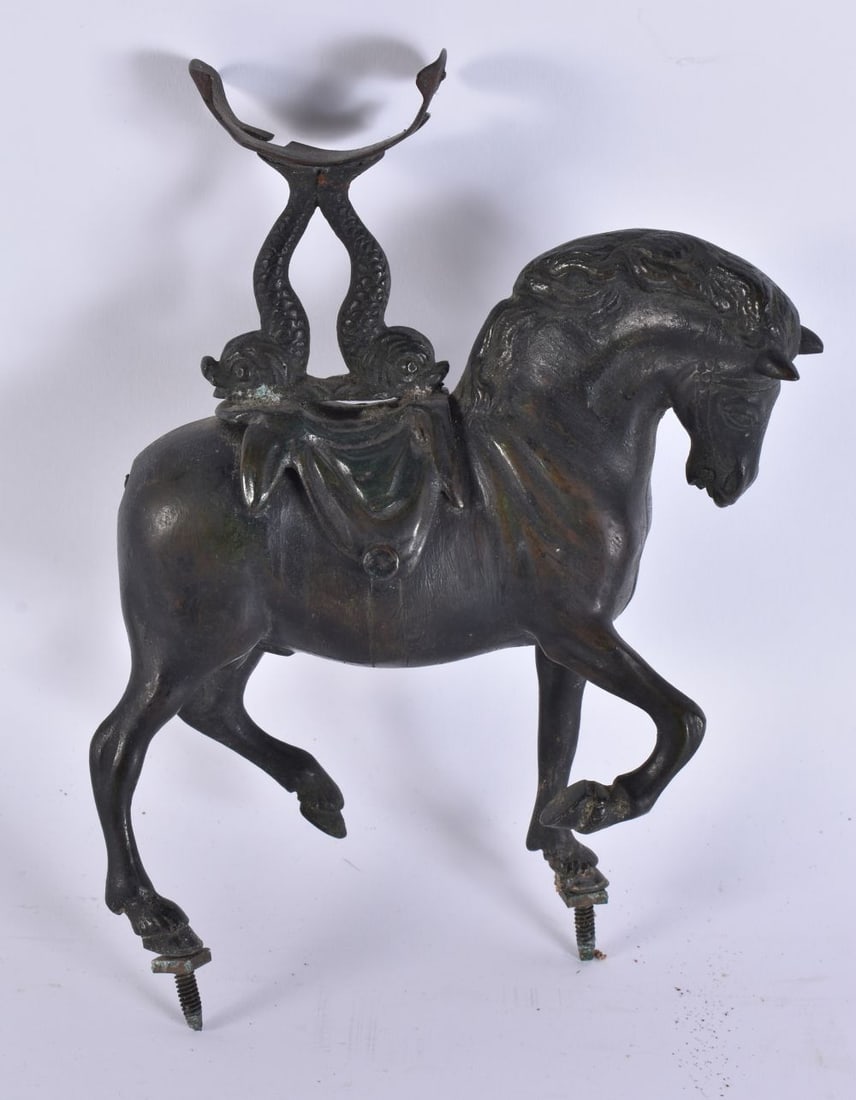 A 19TH CENTURY EUROPEAN GRAND TOUR BRONZE POCKET WATCH HOLDER formed as a horse. 20 cm x 12 cm.: A 19TH CENTURY EUROPEAN GRAND TOUR BRONZE POCKET WATCH HOLDER formed as a horse. 20 cm x 12 cm.