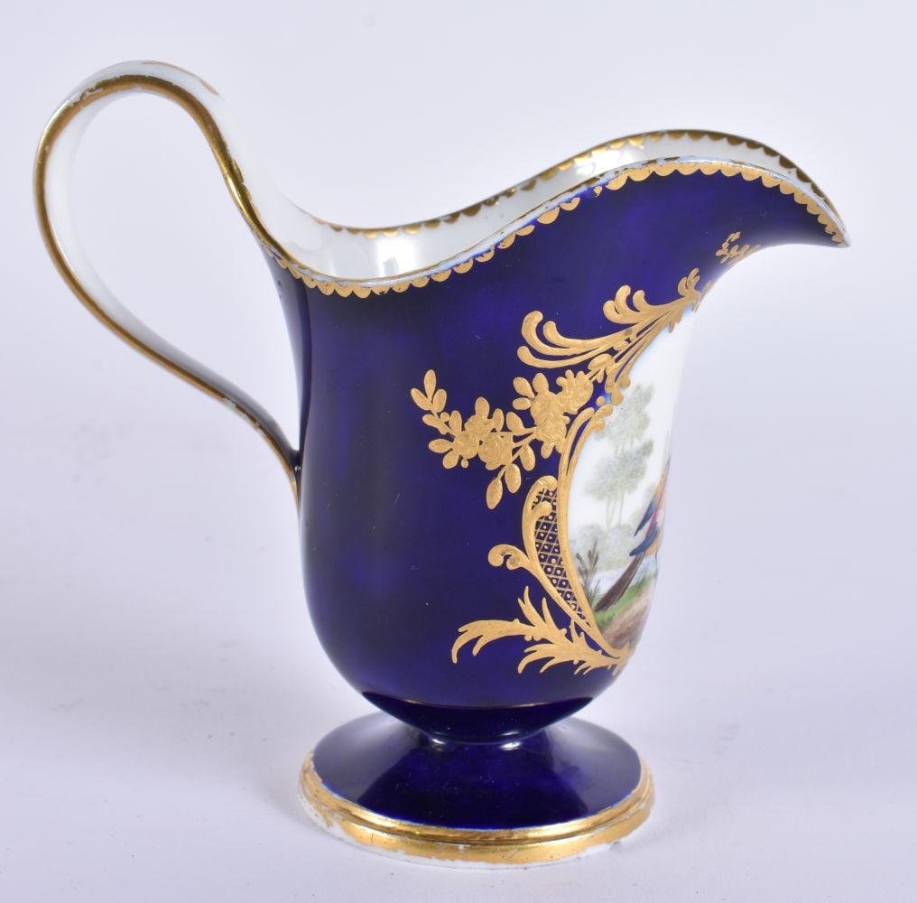 A FINE 18TH/19TH CENTURY FRENCH SEVRES PORCELAIN CREAM JUG painted with a bird. 11 cm x 11 cm.: A FINE 18TH/19TH CENTURY FRENCH SEVRES PORCELAIN CREAM JUG painted with a bird. 11 cm x 11 cm.