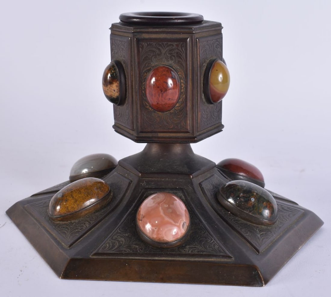 A LOVELY 19TH CENTURY AGATE AND STONE INSET INKWELL engraved with foliage. 18 cm x 15 cm.: A LOVELY 19TH CENTURY AGATE AND STONE INSET INKWELL engraved with foliage. 18 cm x 15 cm.