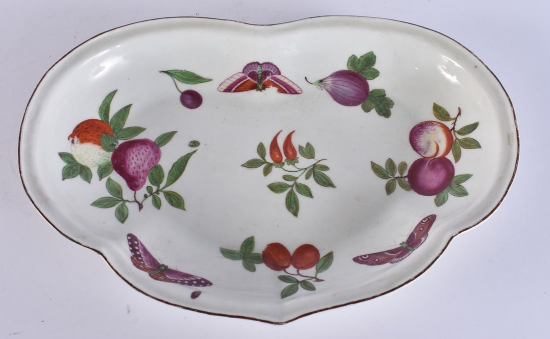 AN 18TH CENTURY CHELSEA DISH Ex Joy Hallam Collection. 28 cm x 18 cm. (1 of 5)